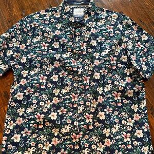 Men’s Flowered Collard Shirt
